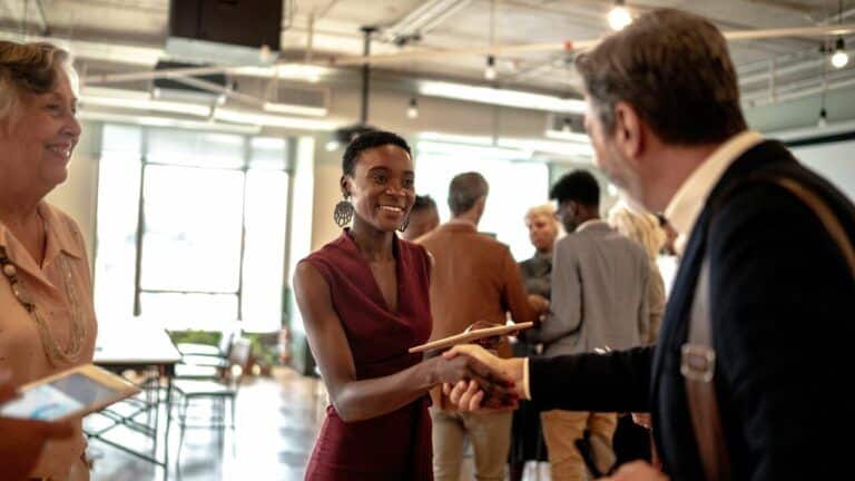 large The Franchisors Guide to Building Trust with Franchisees