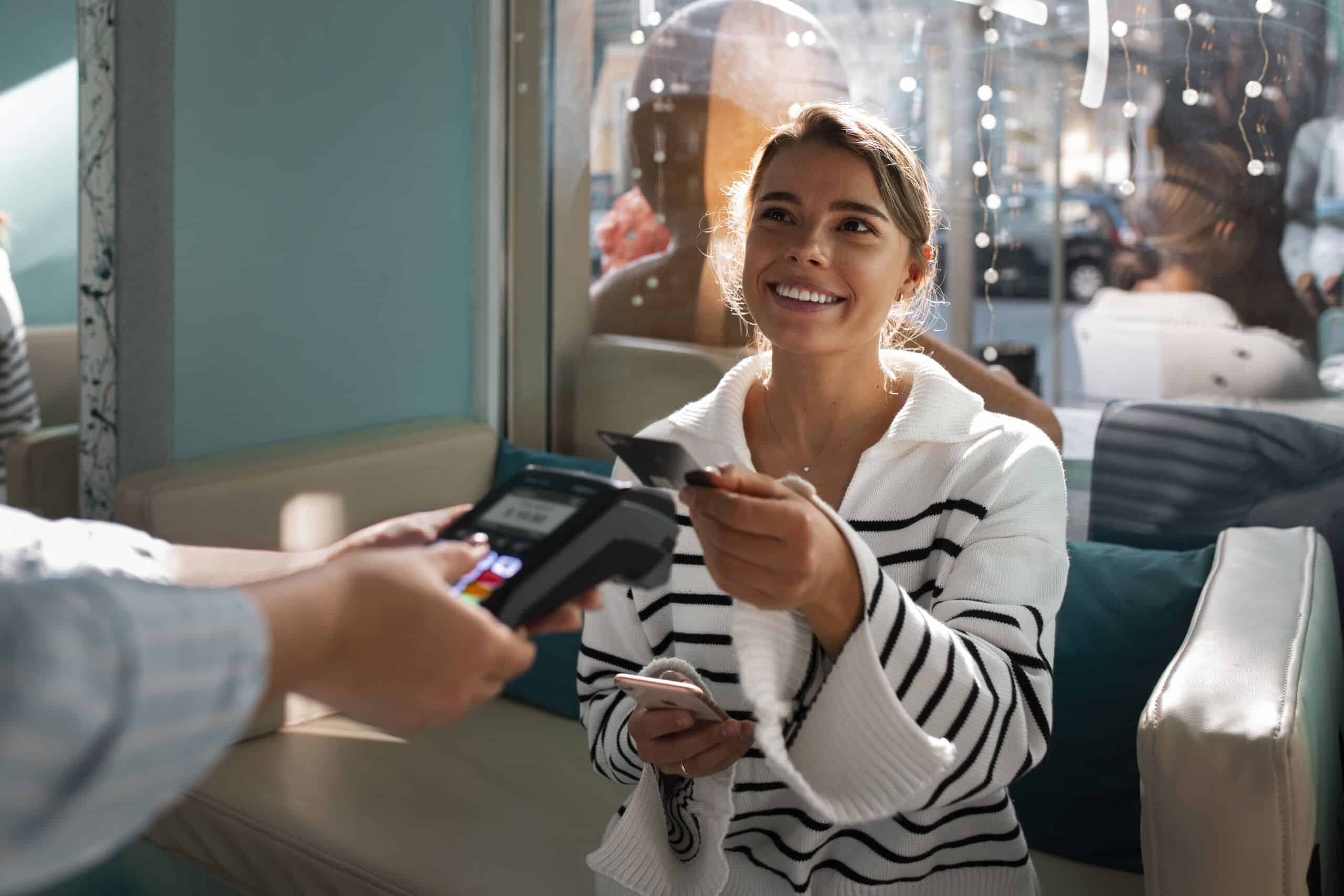 Customer Loyalty For Franchises - Fms Franchise Marketing Systems W66Ndyhjcnctptfkw Hgxeb3Aaf5 Person Paying With Nfc Technology Restaurant
