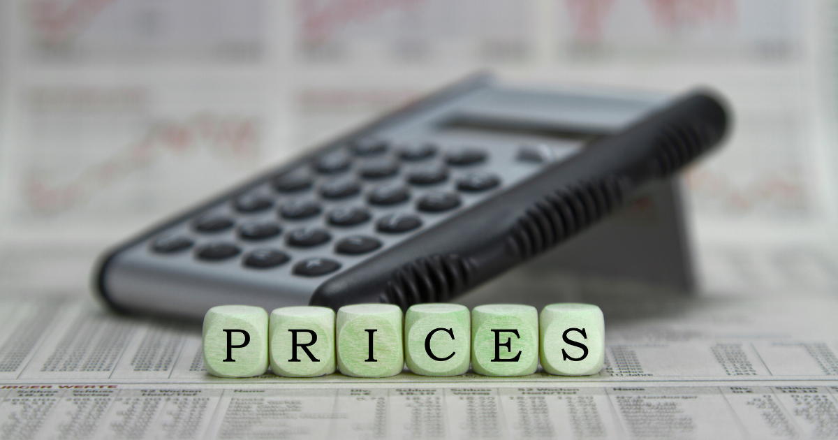 Dynamic pricing franchises analyzing costs with calculators to set flexible franchise pricing strategies.