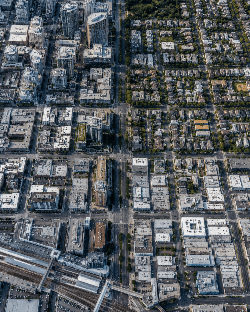 aerial city grid illustrating franchise territory sizing and market density for expansion planning
